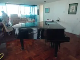 Maniobra de mudanza con muebles protegidos